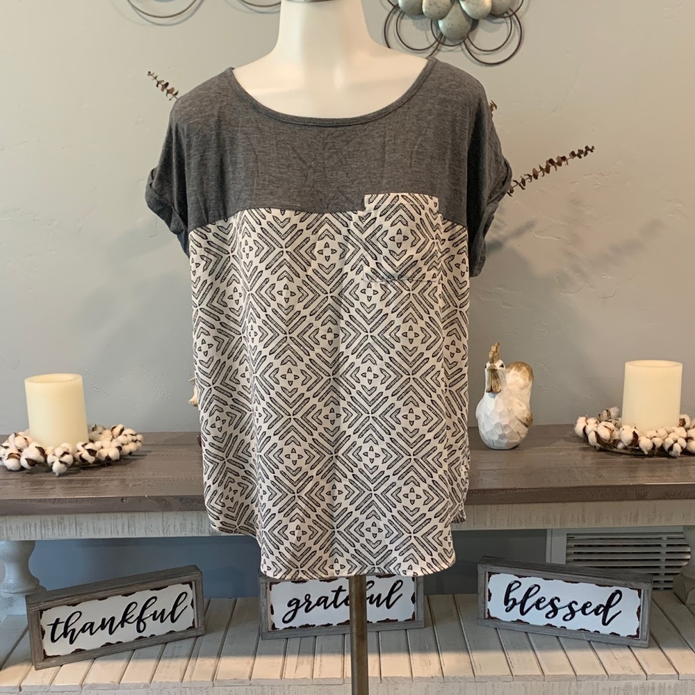 Knox Rose Gray and Cream Patterned Short Sleeve Tee